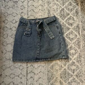831 denim skirt with matching belt no size but fits xs/s